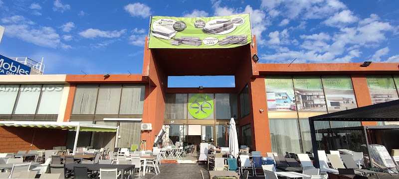 Fotografia tomada fuera de Mobles Creixell - Botiga de mobles en Creixell, Tarragona