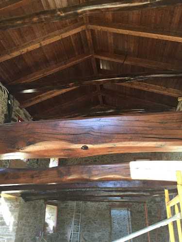 Fotografia tomada fuera de Axiña Vernizados - Establecimiento de venta de madera en Carral, A Coruña