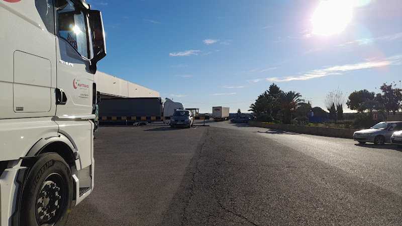 Fotografia tomada fuera de Forés Diseño S L - Fábrica de muebles en Sant Jordi, Castellón