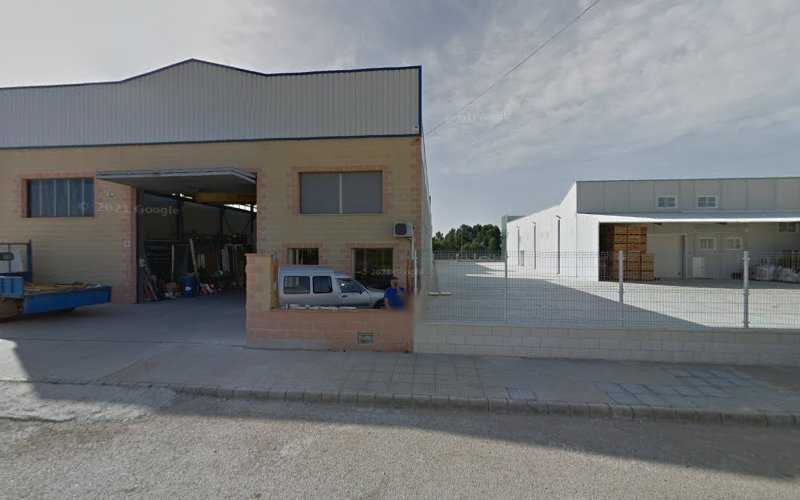 Fotografia tomada fuera de CARPINTERIA METALICA LA LOSILLA SLL - Carpintero en Hellín, Albacete