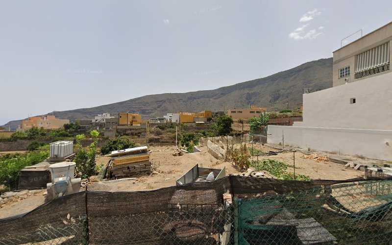Fotografia tomada fuera de Aluminio Cándido S.A. - Carpintería metálica y de aluminio en Güímar, Santa Cruz de Tenerife