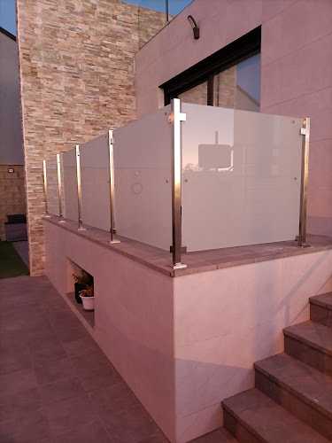 Fotografia tomada fuera de Carpintería Metálica Puerto - Carpintería metálica y de aluminio en Casarrubuelos, Madrid