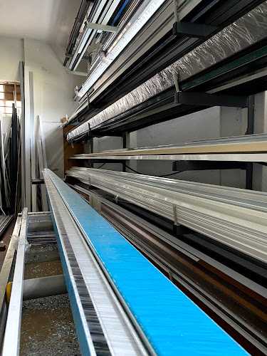 Fotografia tomada fuera de Carpintería de aluminio y PVC Delpa - Carpintería metálica y de aluminio en Valbona, Asturias