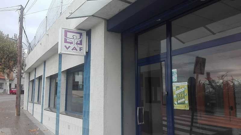 Fotografia tomada fuera de Manipulacions I Serveis Vaf - Carpintería metálica y de aluminio en Gelida, Barcelona