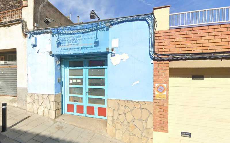 Fotografia tomada fuera de Madera y Complementos - Treballador de la fusta en Gelida, Barcelona