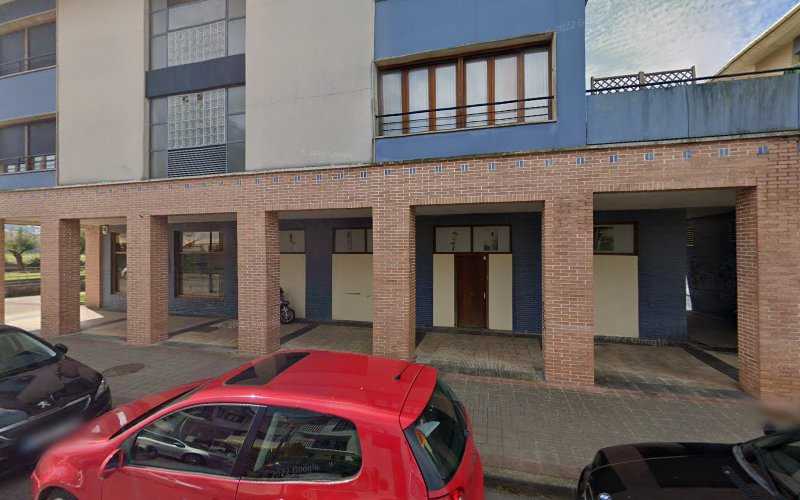 Fotografia tomada fuera de Perchas de madera - Carpintería en Hondarribia, Guipúzcoa