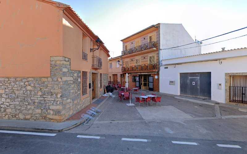 Fotografia tomada fuera de Higuermueble - Tienda de muebles en Higueruelas, Valencia