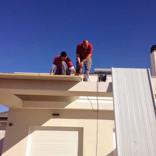 Fotografia tomada fuera de Aluminio y Pvc Hogarven S.L - Ventanas,Puertas y Cerramientos de cristal - Fábrica en Guadalcacín, Cádiz