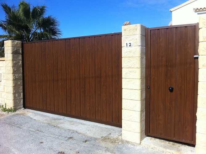 Fotografia tomada fuera de Hierros Y Aluminios La Unión S.L.U - Carpintería metálica y de aluminio en Guadalcacín, Cádiz