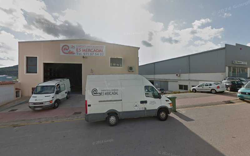 Fotografia tomada fuera de Carpintería Y Acabados Es Mercadal S L - Carpintero en Es Mercadal, Baleares