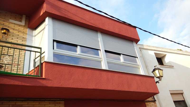 Fotografia tomada fuera de Aluminios Tuca - Carpintería metálica y de aluminio en El Vendrell, Tarragona