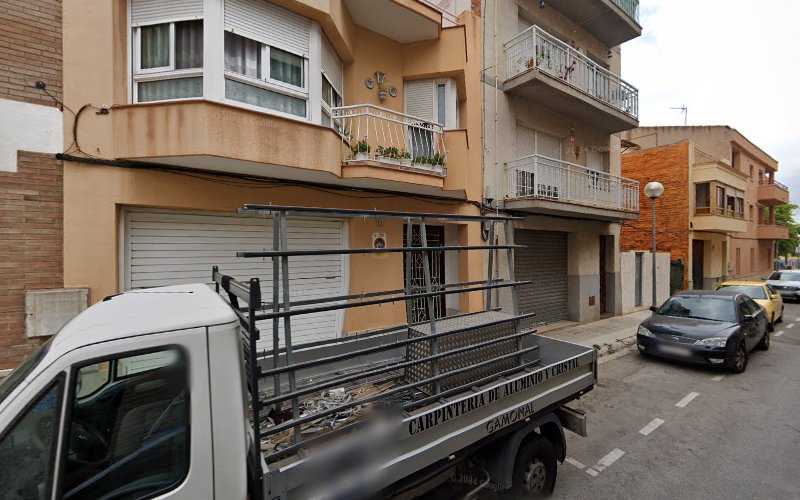 Fotografia tomada fuera de Carpintería De Aluminio Y Cristal Gamonal S L - Metal·listeria en El Vendrell, Tarragona