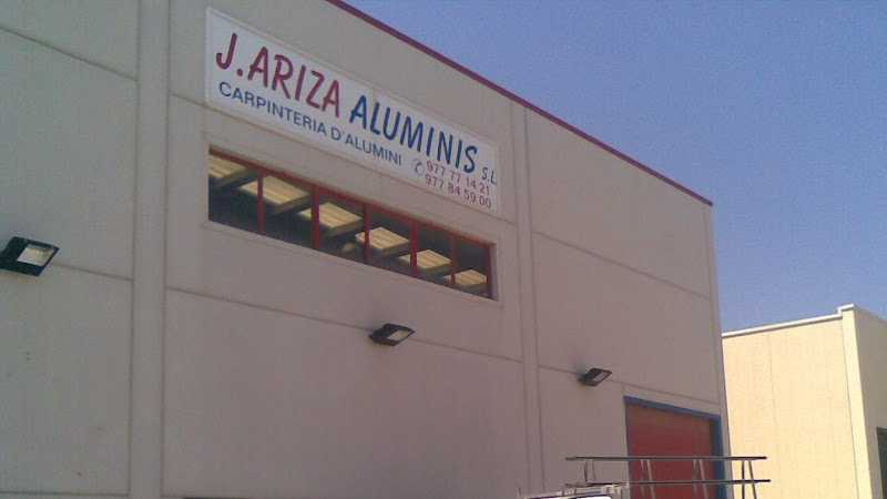 Fotografia tomada fuera de Aluminios J. Ariza - Carpintería metálica y de aluminio en La Selva del Camp, Tarragona