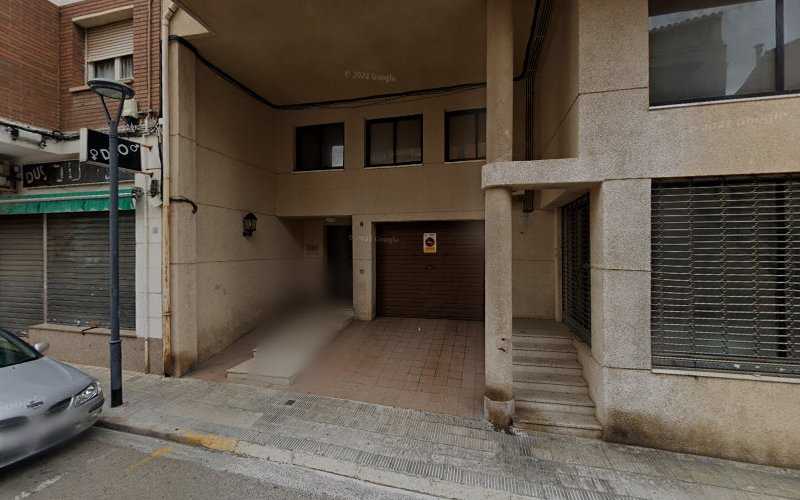 Fotografia tomada fuera de Aluminios Y Cristales Vendrell - Metal·listeria en El Vendrell, Tarragona