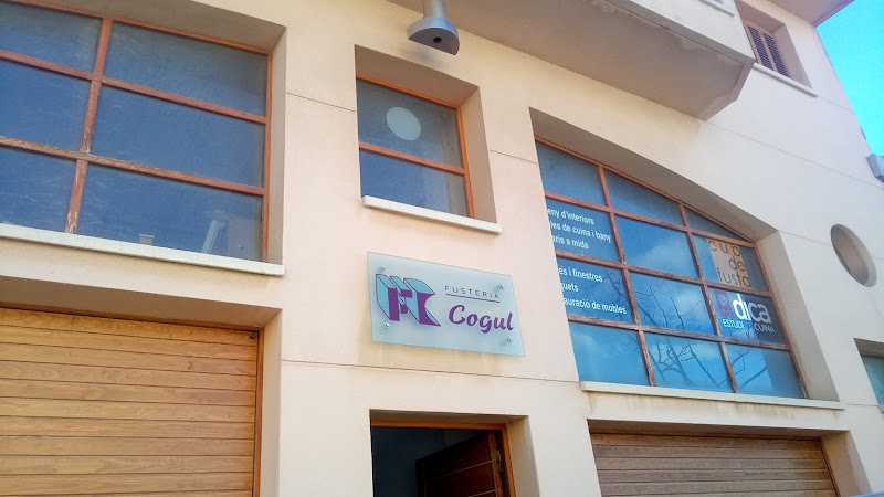 Fotografia tomada fuera de Fusteria Cogul Sl - Tienda de armarios en La Selva del Camp, Tarragona