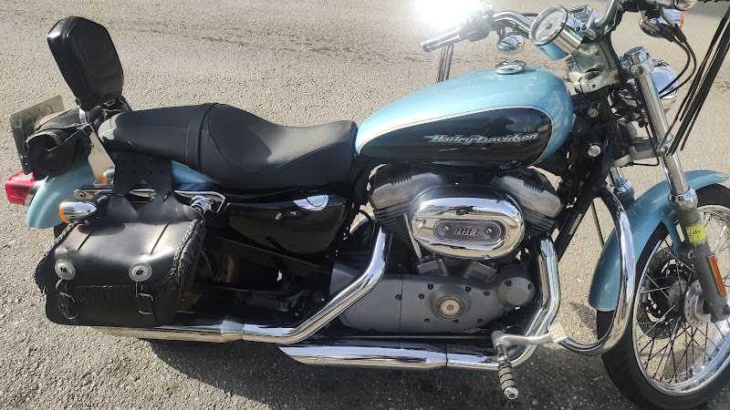 Fotografia tomada fuera de Tapiceria Rovi - Taller de automóviles en Raíces Nuevo, Asturias