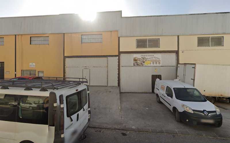 Fotografia tomada fuera de Comercial De Carpintería Jiménez Yago S L - Carpintería metálica y de aluminio en Puente Genil, Córdoba