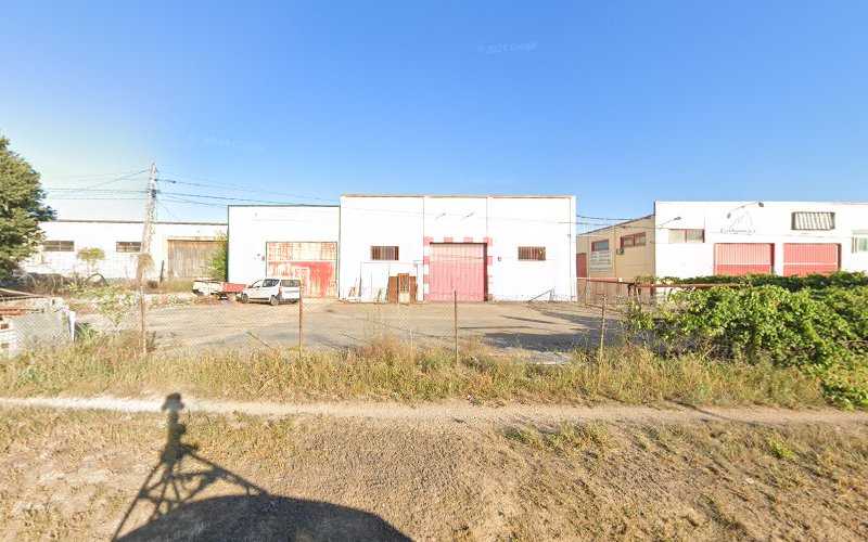 Fotografia tomada fuera de Carpinteria de madera en Tarragona - Establecimiento de venta de madera en Vallmoll, Tarragona