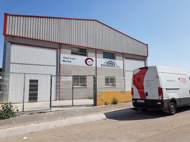 Fotografia tomada fuera de REPAMADER S.L - Carpintería en Massamagrell, Valencia