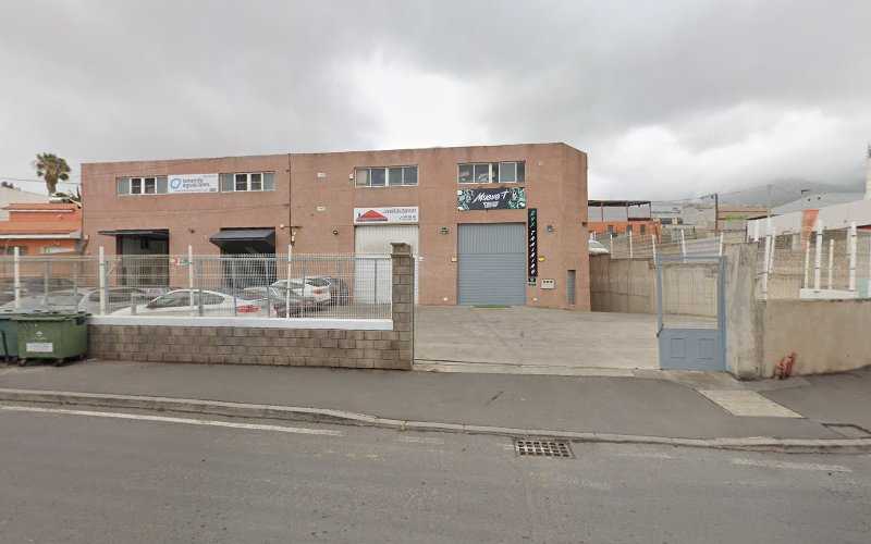 Fotografia tomada fuera de Cocinas Abrante - Carpintería en Los Realejos, Santa Cruz de Tenerife