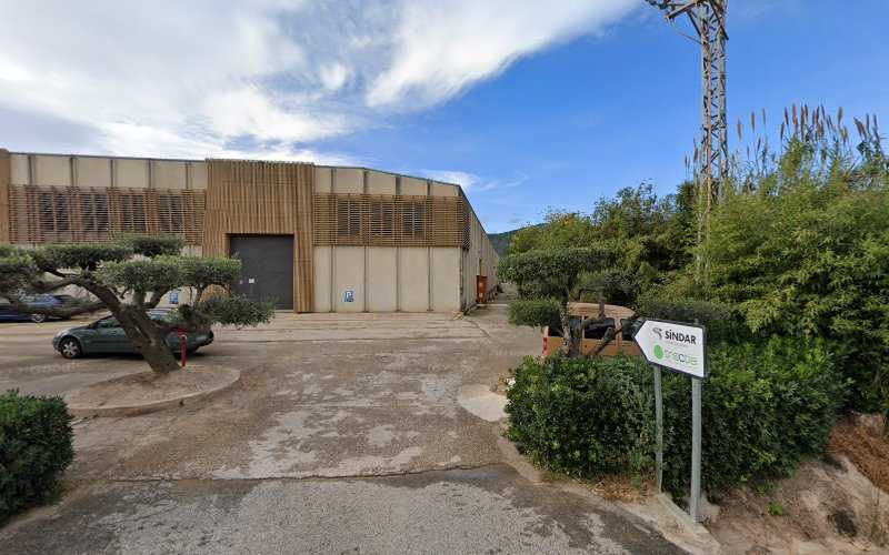 Fotografia tomada fuera de Tractia - Empresa maderera en Alcover, Tarragona