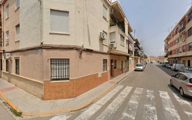 Fotografia tomada fuera de Metalplax S L - Cerrajero en Alberic, Valencia