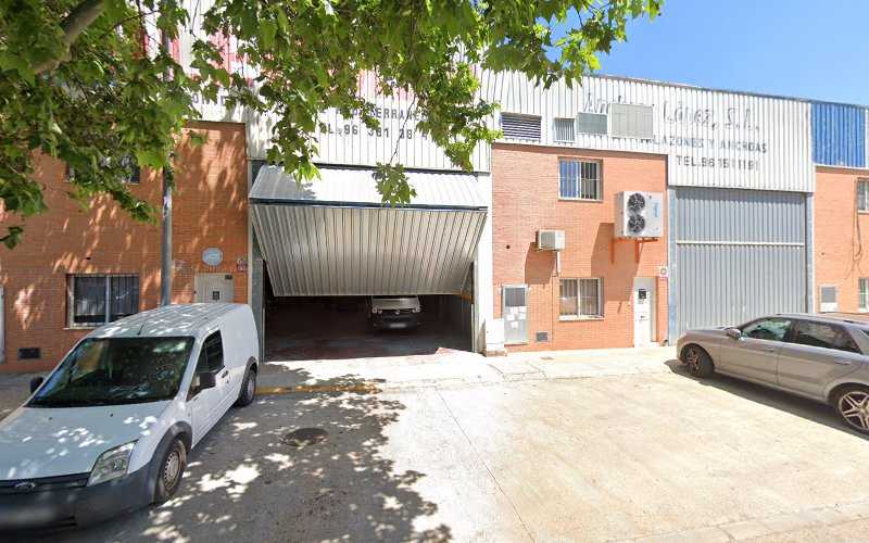 Fotografia tomada fuera de Carpinteria Metalica Temalum s.l - Carpintería metálica y de aluminio en Alaquàs, Valencia