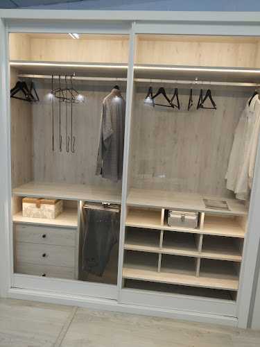 Fotografia tomada fuera de ikonohenares-Armarios a medida - Tienda de muebles en Ajalvir, Madrid