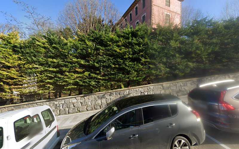 Fotografia tomada fuera de Aranola S Coop - Carpintería metálica y de aluminio en Getaria, Guipúzcoa