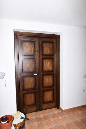 Fotografia tomada fuera de Carpinteria Jaramillo - Tienda de artículos para el hogar en Segura de León, Badajoz