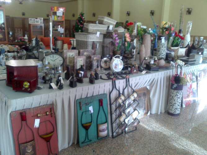 Fotografia tomada fuera de Carpintería Juanma - Tienda de muebles en Segura de León, Badajoz