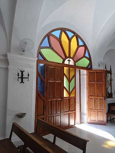 Fotografia tomada fuera de Carpinteria Perera - Comercio en Segura de León, Badajoz
