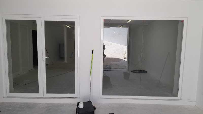 Fotografia tomada fuera de Aluminios Aitana S. L. - Carpintería metálica y de aluminio en Alicante, Alicante