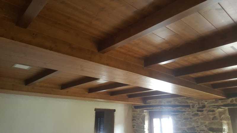 Fotografia tomada fuera de López Muebles. Diseño para el hogar y negocios - Tienda de muebles en Rábade, Lugo