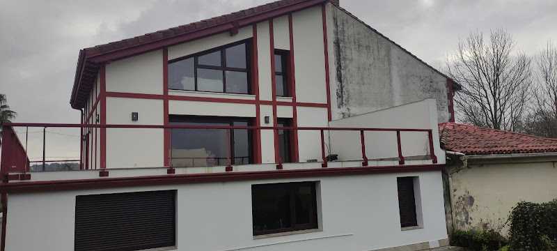 Fotografia tomada fuera de Aluminos Fusión Lugo - Carpintería metálica y de aluminio en Balsa (A), Lugo