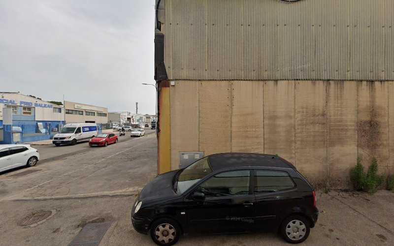 Fotografia tomada fuera de Maderas Cruset - Carpintería en Marratxí, Baleares