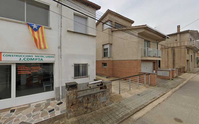 Fotografia tomada fuera de Construccions Metal Liques J Compta - Carpintería metálica y de aluminio en Porqueres, Girona