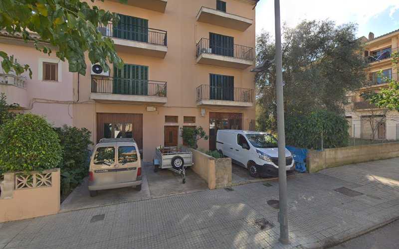 Fotografia tomada fuera de Fusteria Can Deià Joan Salas - Tienda de armarios en Pollença, Baleares