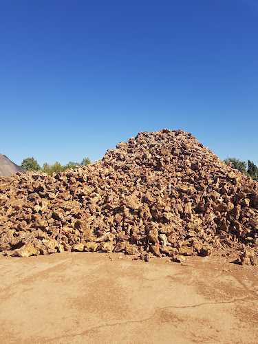 Fotografia tomada fuera de Leñas La Hoguera - Establecimiento de venta de madera en Peligros, Granada