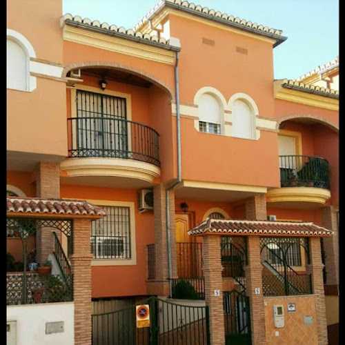 Fotografia tomada fuera de Pinturas y Decoracion jj - Pintura en Peligros, Granada