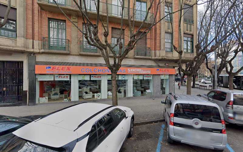 Fotografia tomada fuera de ROYAL DESIGN - Fábrica de muebles en Pamplona, Navarra