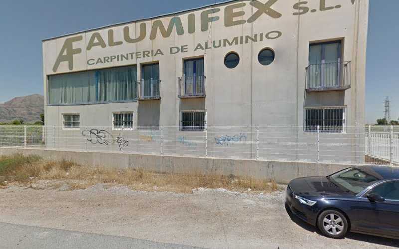 Fotografia tomada fuera de Alumifex - Carpintería metálica y de aluminio en Orihuela, Alicante
