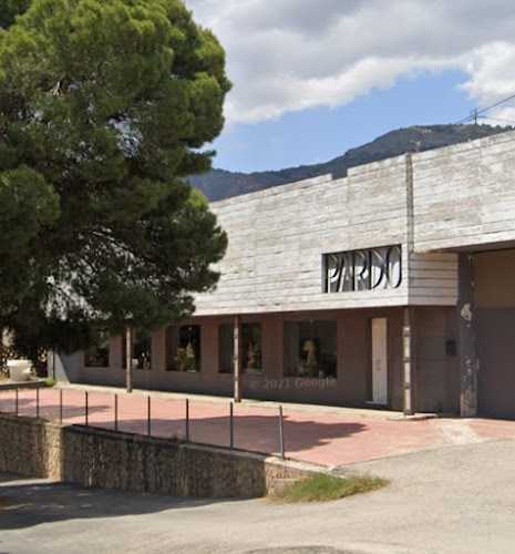 Fotografia tomada fuera de Pardo Mobiliario y Decoración - Carpintería en Orihuela, Alicante