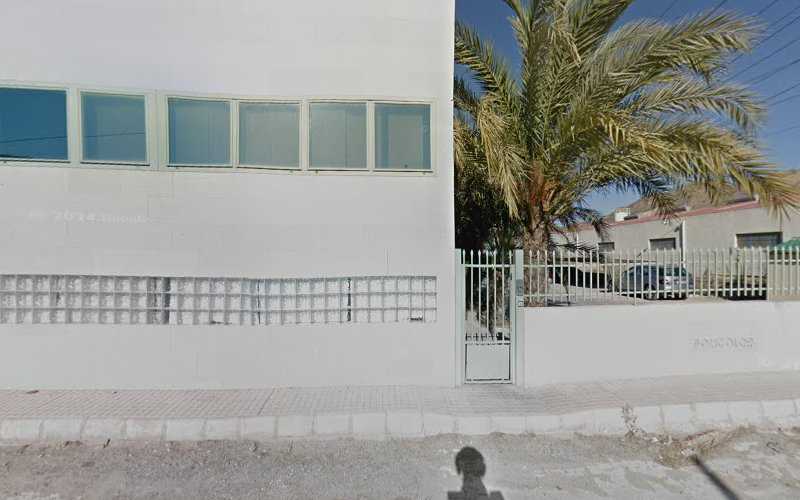 Fotografia tomada fuera de Poliester Color - Carpintería metálica y de aluminio en Orihuela, Alicante