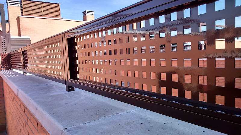 Fotografia tomada fuera de Carpintería de aluminios R.A.M.A. - Carpintería metálica y de aluminio en Madrid, Madrid