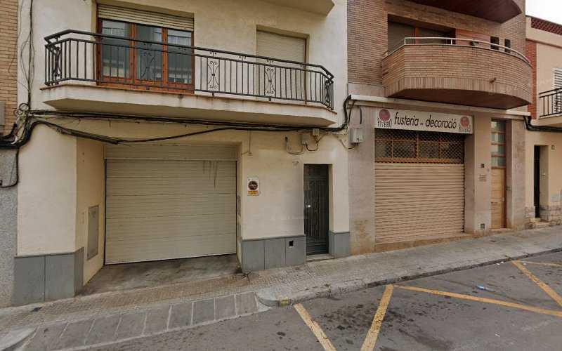 Fotografia tomada fuera de Fusteria Puig - Carpintero en Vilafranca del Penedès, Barcelona