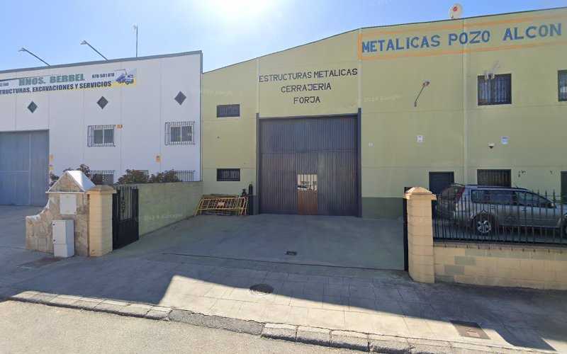 Fotografia tomada fuera de Metálicas Pozo Alcón, S.L. - Carpintería metálica y de aluminio en Pozo Alcón, Jaén