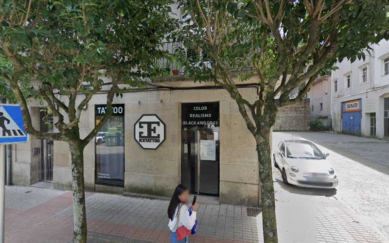 Fotografia tomada fuera de Lacados y Barnizados Ruiz Barros - Establecimiento de venta de madera en Pontevedra, Pontevedra