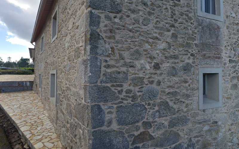 Fotografia tomada fuera de Talleres Regueira - Carpintería metálica y de aluminio en Pontedeume, A Coruña