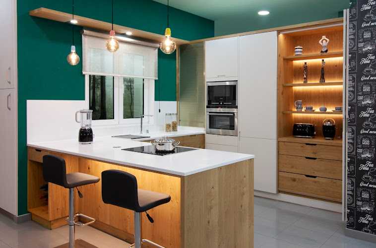 Fotografia tomada fuera de Royne Diseño - Tienda de muebles de cocina en Pontedeume, A Coruña